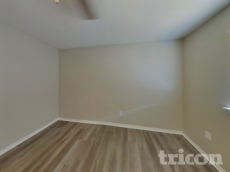 Building Photo - 725 Villa Ridge Dr