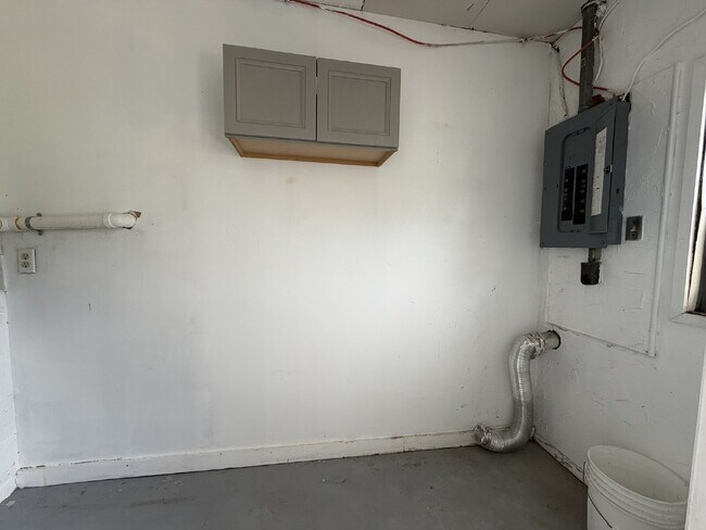 Building Photo - "Charming 2-Bedroom Duplex Retreat in Venice East!"