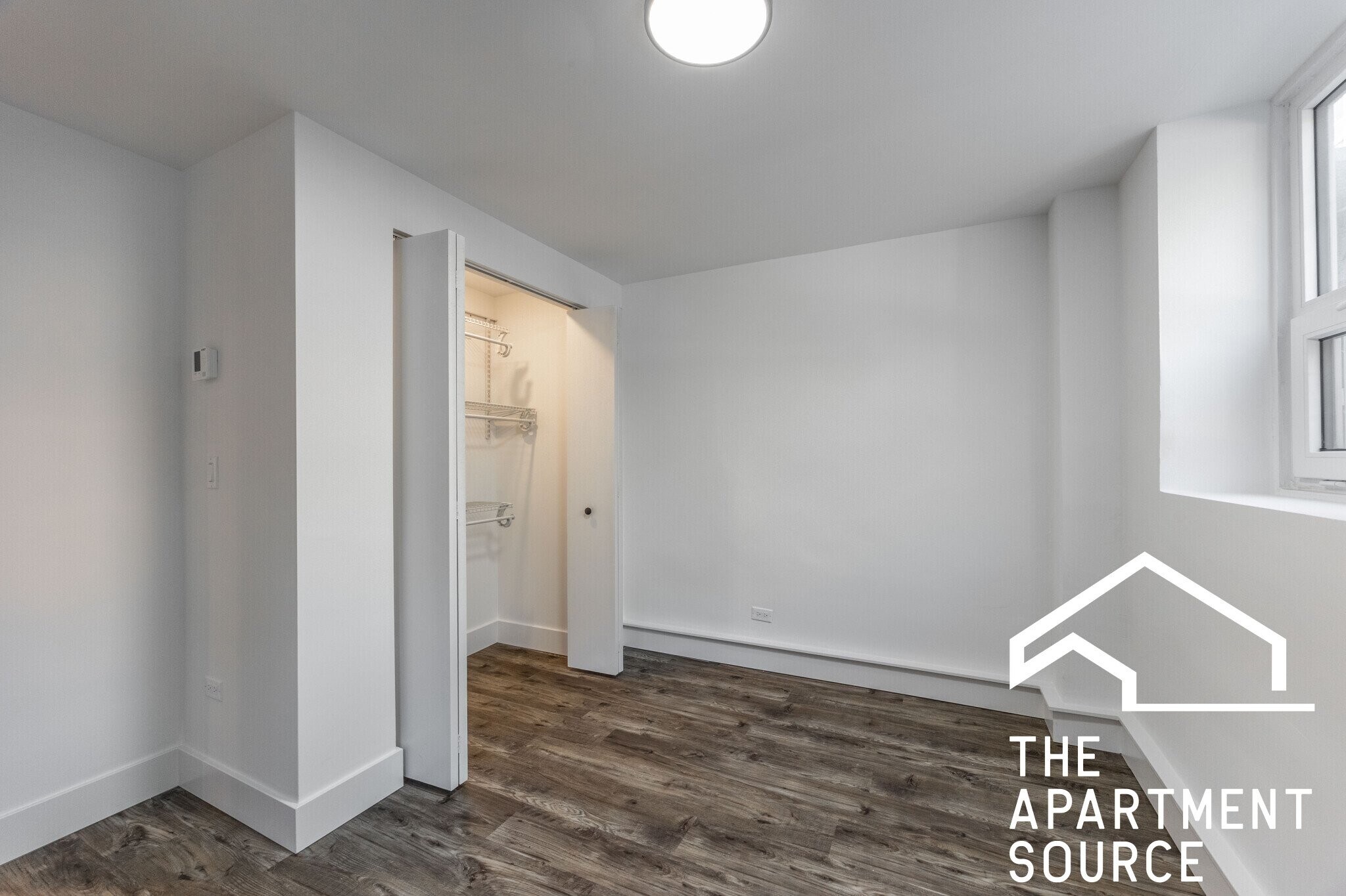 Building Photo - 941 W Carmen Ave