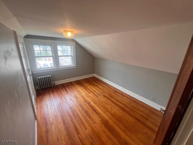 Building Photo - 358 Lake Ave