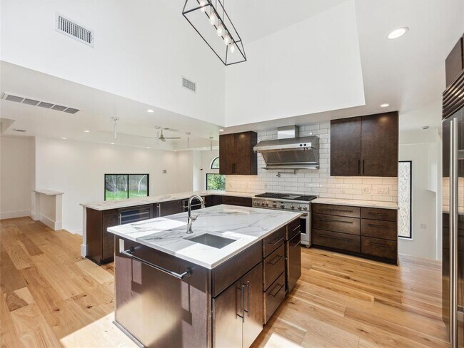 Building Photo - 3911 Dry Creek Dr
