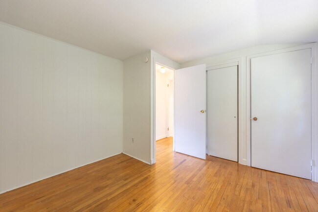 Building Photo - 5 Bedroom Split Level Single Family