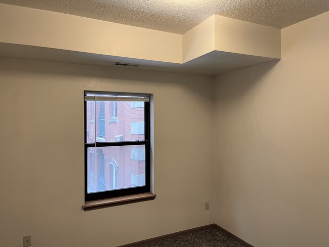 Building Photo - 307 E College St