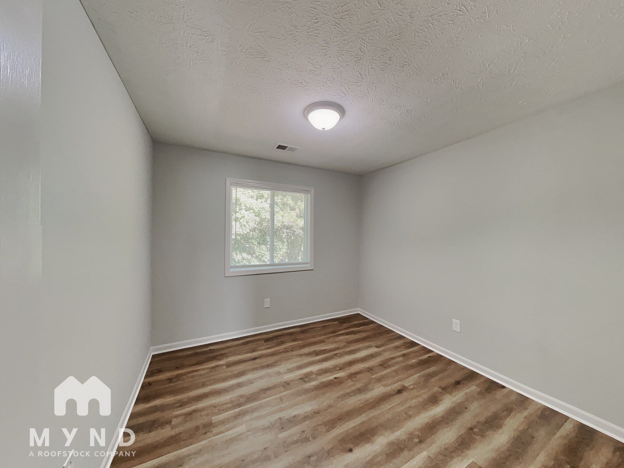 Building Photo - 947 Mainstreet Lake Dr