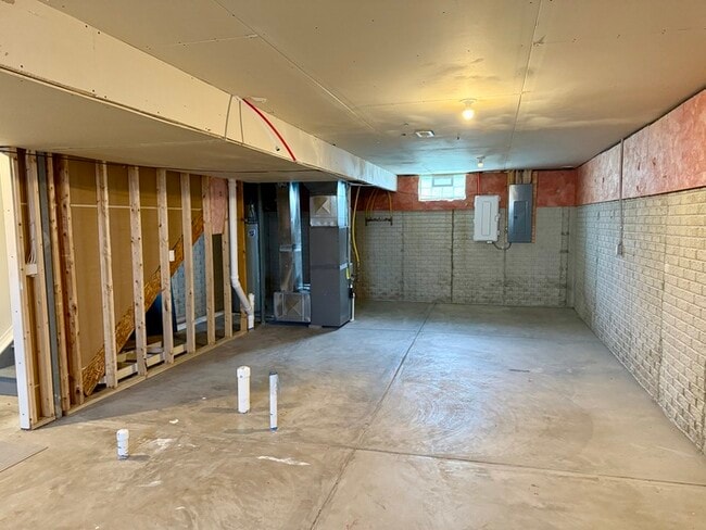 Building Photo - Spacious 4BR 2B w/ Large Backyard • Full Appliance Kitchen • 2-Car Garage in Pataskala