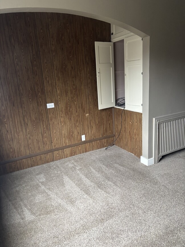 Building Photo - 2 S Vine St