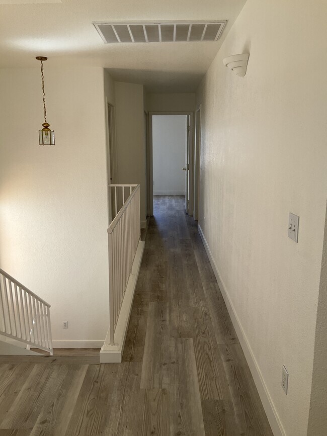 Building Photo - 5726 Roundrock Dr