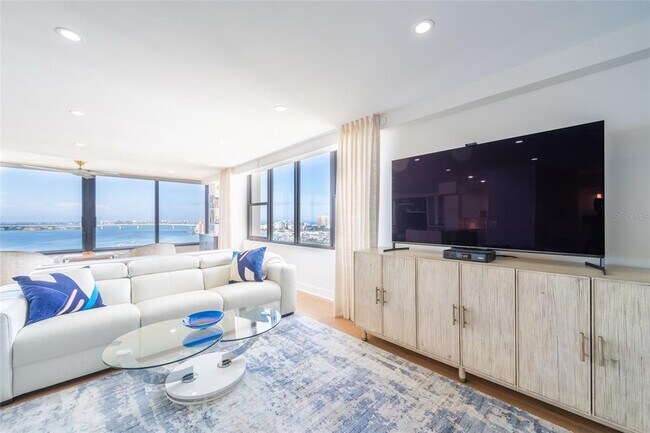 Building Photo - 770 S Palm Ave