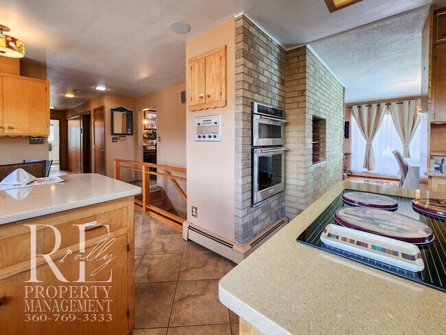 Building Photo - 2113 Brashem Ave