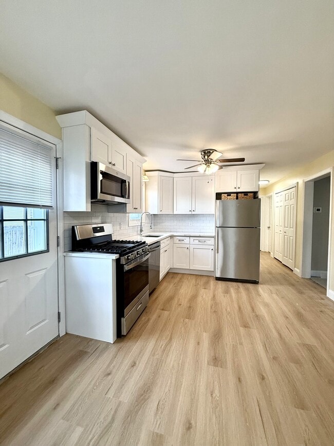 Building Photo - 343 Kelly Ave