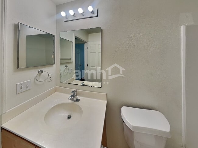 Building Photo - 784 Lake Doe Blvd