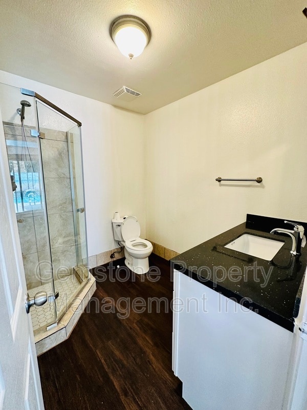 Building Photo - 5233 Countryside Dr