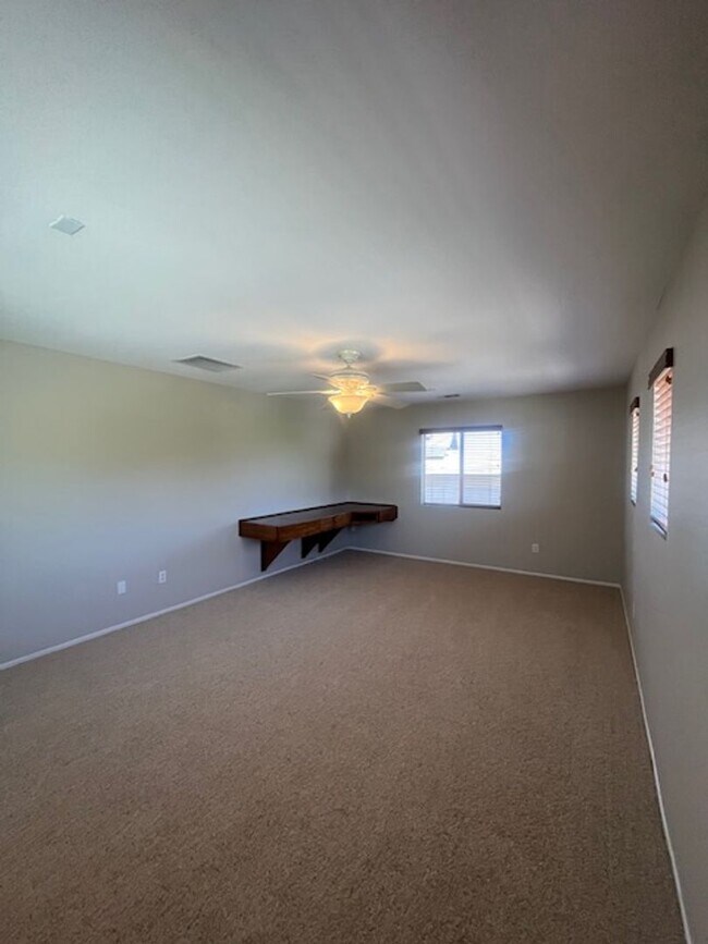 Building Photo - Beautifully Updated 5-Bedroom Home with Ci...