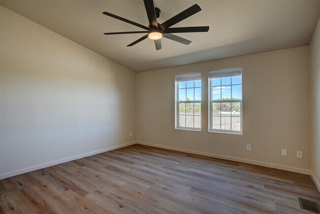 Building Photo - 3 Bedroom, 2 Bath Home with Views of Willo...
