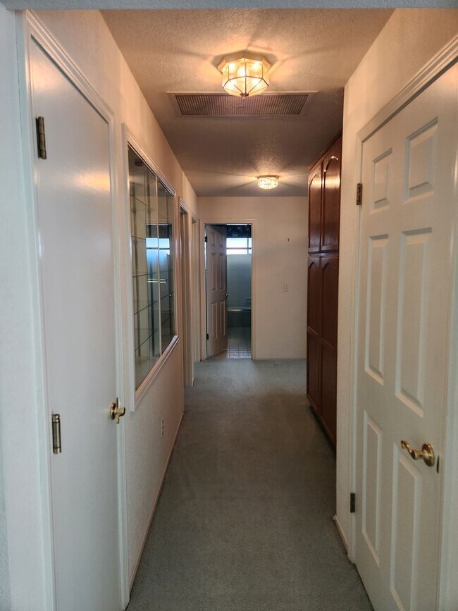 Building Photo - "Must See" w/beautiful views 3 bedroom, 2....