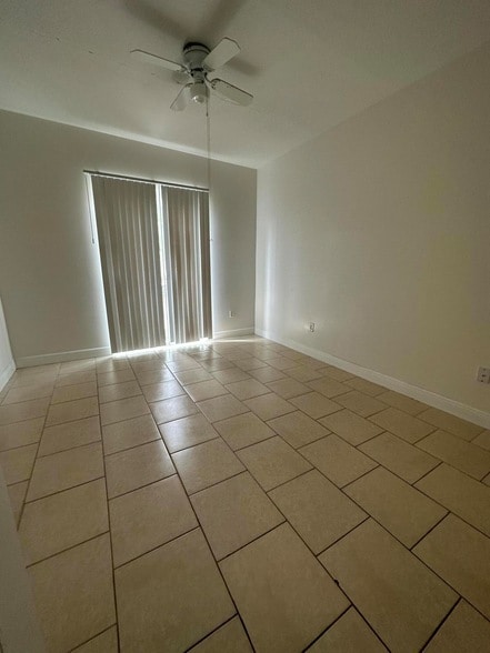 Building Photo - 1203 Town Center Dr