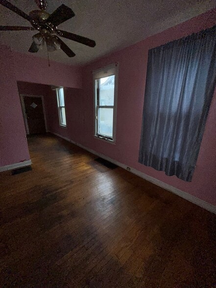 Building Photo - 4922 Davison Ave