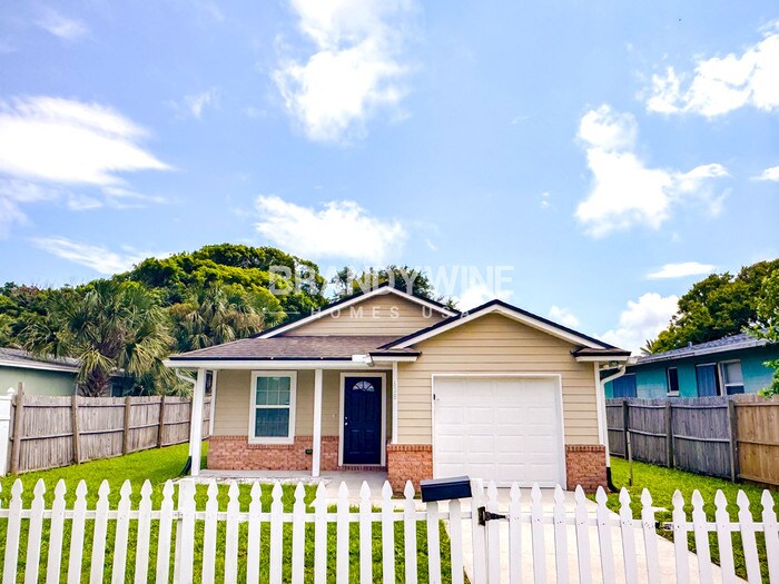 Primary Photo - 628 4th Ave S