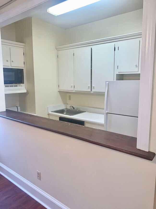 Building Photo - 405 N Madison St