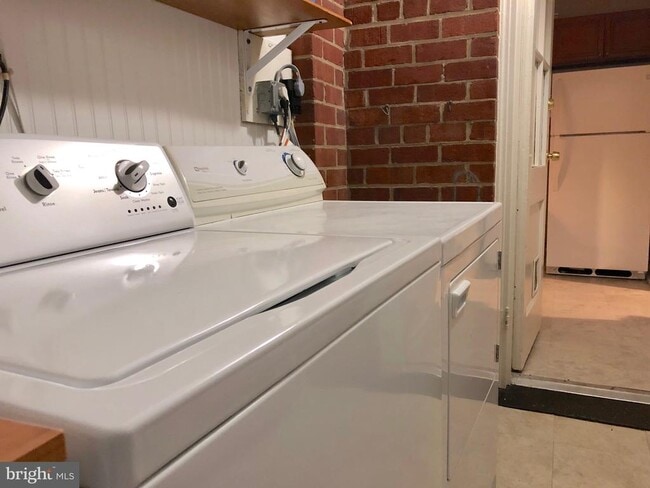 Building Photo - 531 E Bellefonte Ave