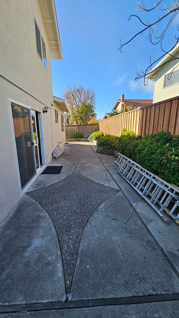 Building Photo - RENT WILL BE $3950 THROUGH MAY 2026!