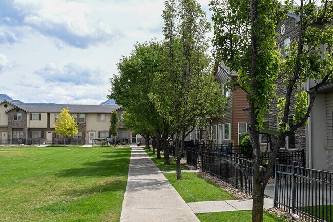 Building Photo - 487 W 1490 N