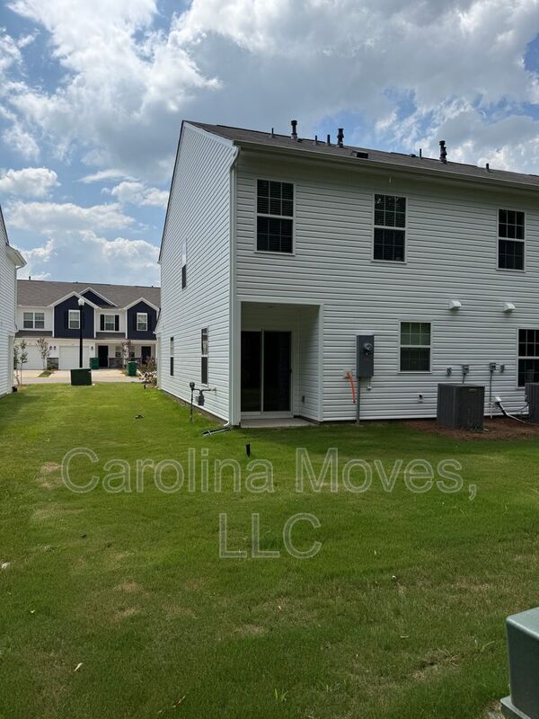 Building Photo - 820 Sandbach Rd