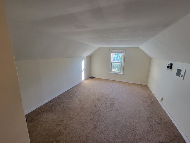 Building Photo - 1494 Thompson Rd