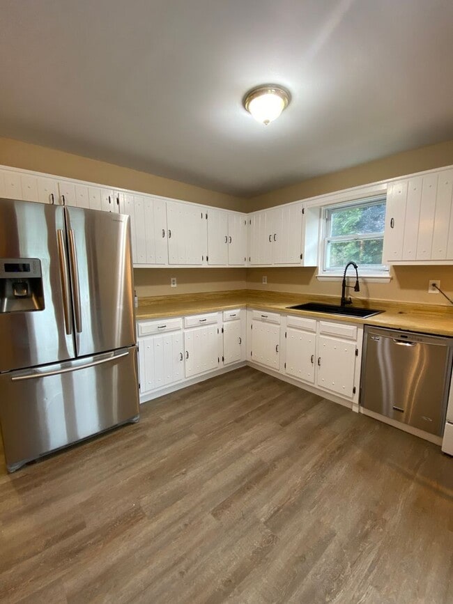 Building Photo - Attractive 3 Bedroom 1.5 Bath home in Mt. ...