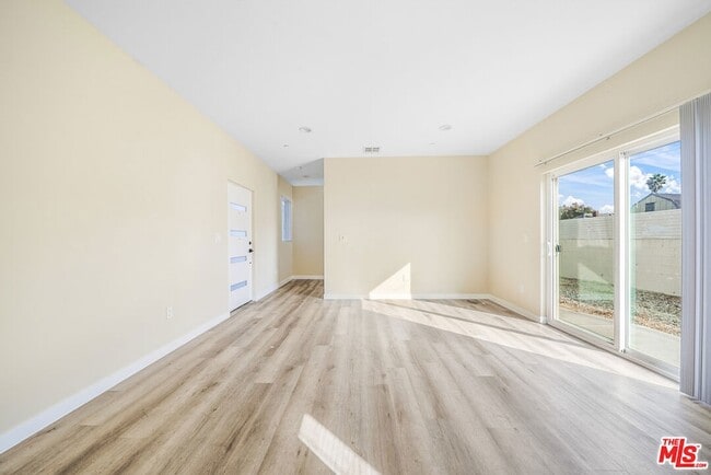 Building Photo - 1002 E 33rd St