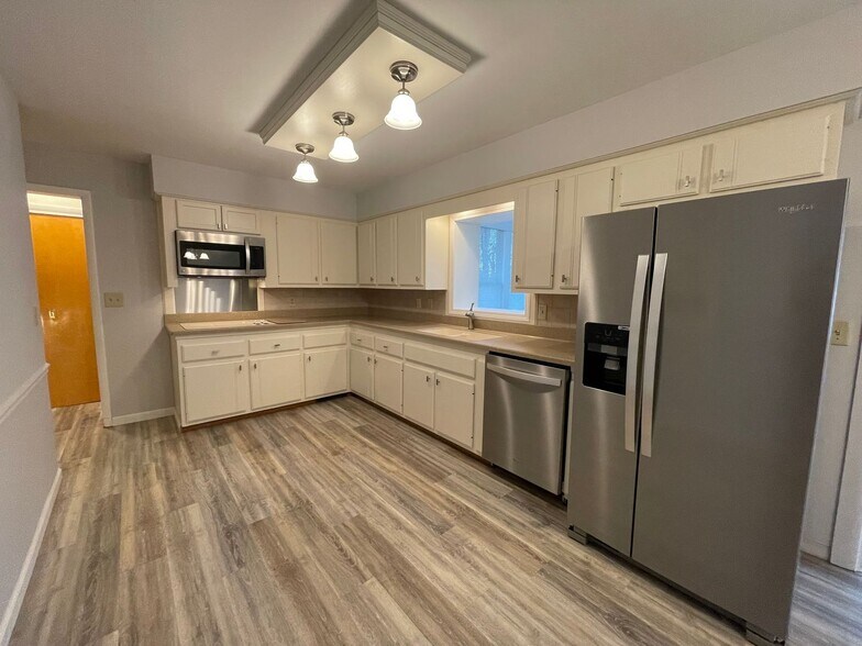 Building Photo - 7723 Yorktown St