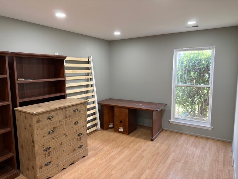 Building Photo - 9926 Haldeman Ave