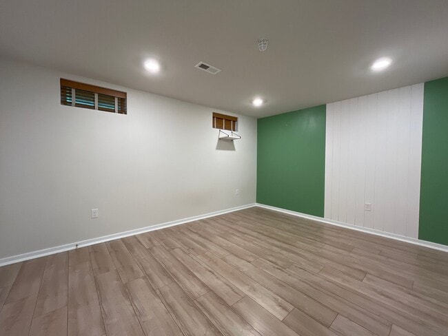 Building Photo - Beautifully maintained 3-bedroom, 2.5-bath...