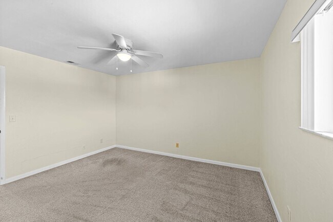 Building Photo - Oceanfront 2 Bedroom Condo with Stunning Views