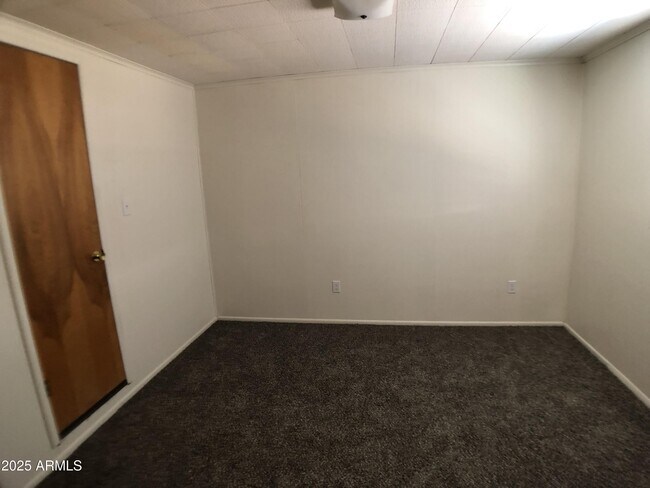 Building Photo - 208 E Balboa Dr