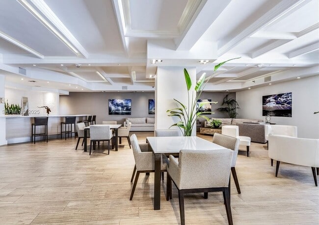 Building Photo - Live where Lincoln Road meets the Ocean in a full service resort-style condominium in South Beach!