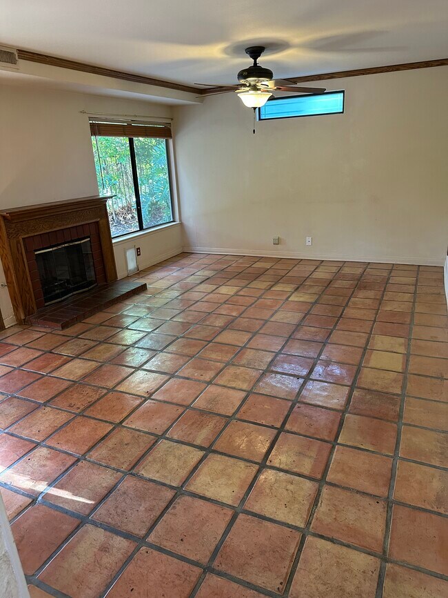 Building Photo - 1101 Heatherview Dr