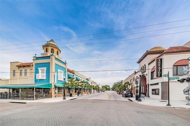 Building Photo - 5647 Vermont Ave