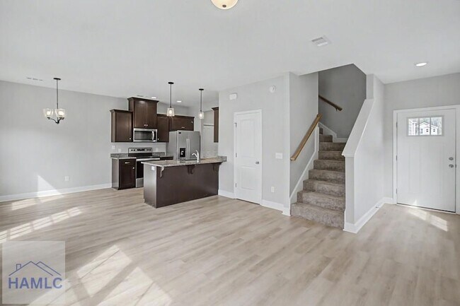 Building Photo - 547 Fairview Cir
