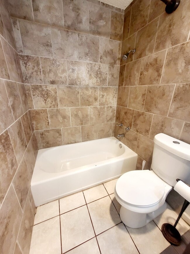 Building Photo - 4017 Eastridge Dr