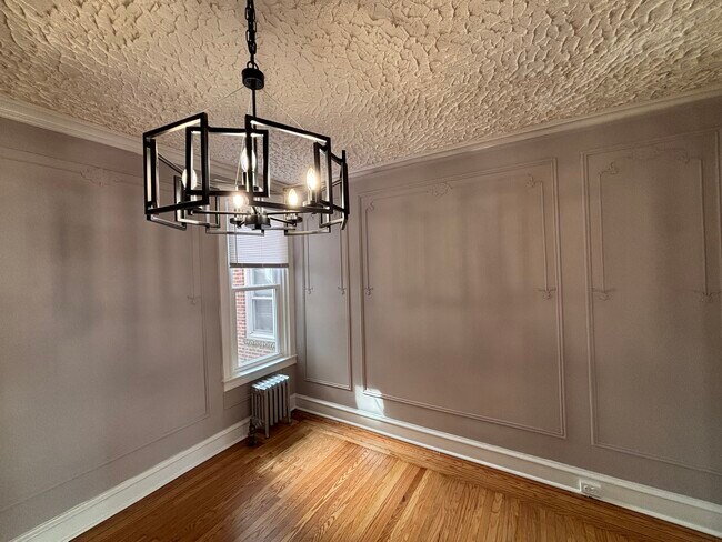 Large dinning room - 5650 Woodcrest Ave