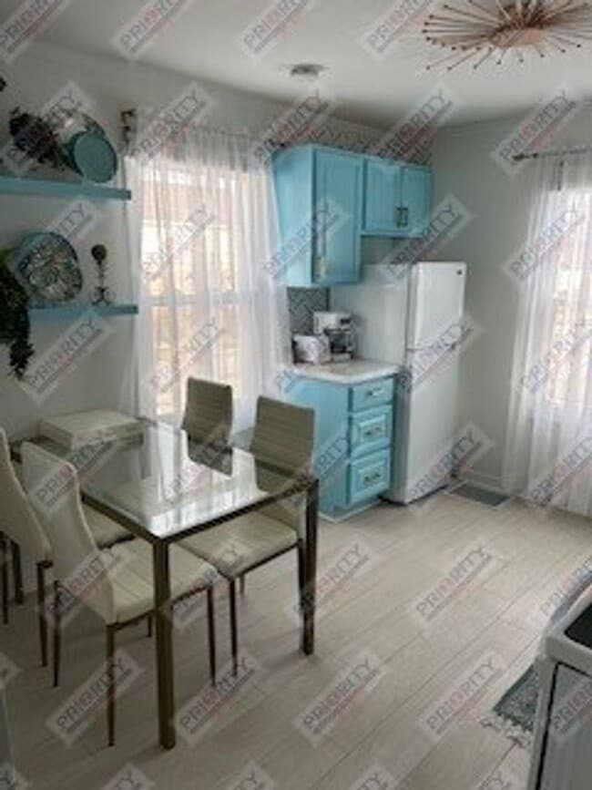 Building Photo - Charming Downtown House For Rent