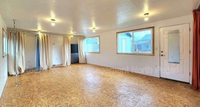 Building Photo - 6410 50th Dr NE