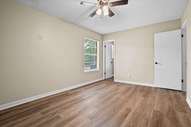 Building Photo - Updated 3 Bedroom in Theodore