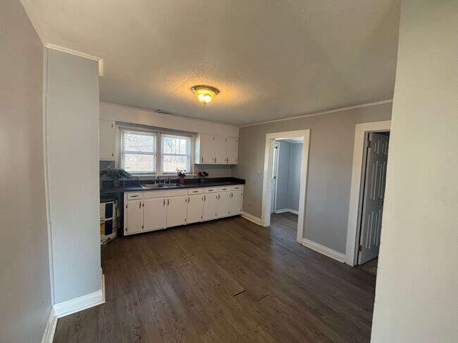 Building Photo - COMING SOON! SPACIOUS 2 BED HOUSE!