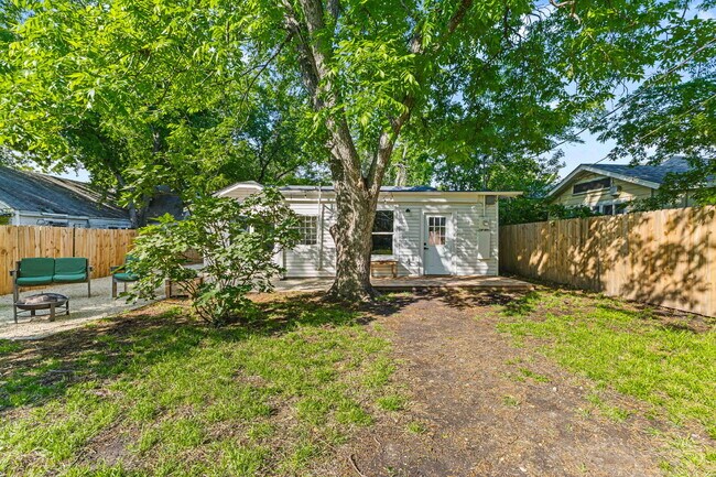 Building Photo - Timeless Charm Meets Modern Comfort in Brookview