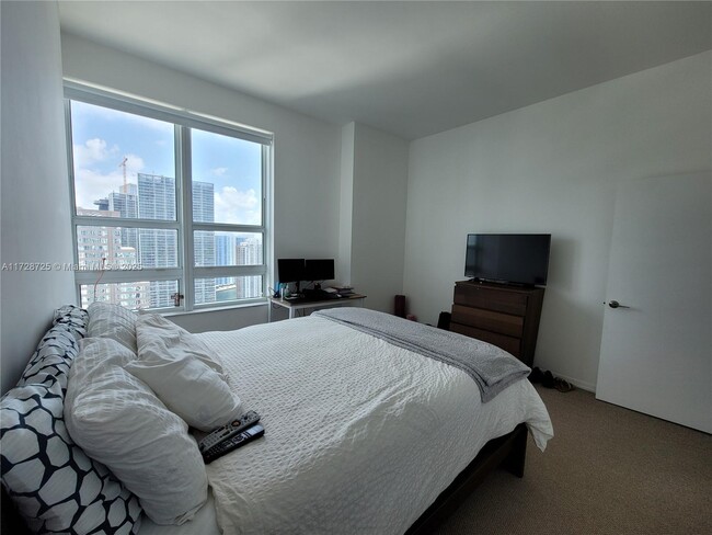 Building Photo - 950 Brickell Bay Dr