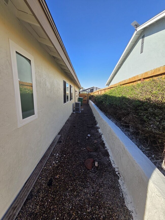 Building Photo - $4,200 p/mo - 3br/2ba in one of Oceanside's finest neighborhoods