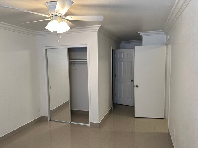 Building Photo - Modesto 3 Bedroom 2 Bath Home