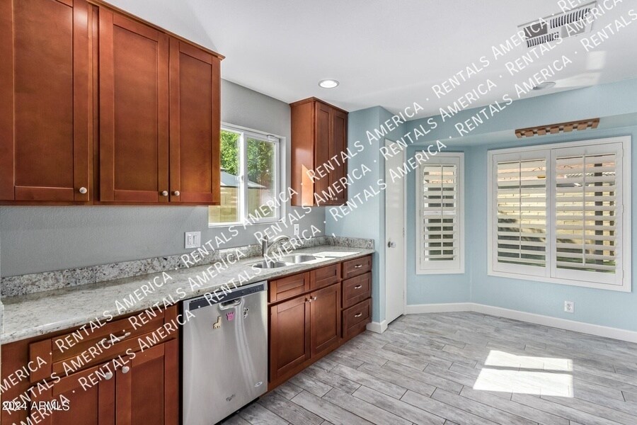 Building Photo - 3922 W Morelos St